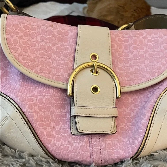 SOHO Coach Pink and Cream Signature Canvas Shoulder Bag with Gold Hardware - Picture 2 of 10